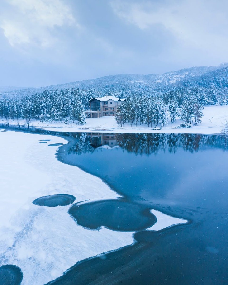 GoTurkiye's tweet photo. Akdağ Nature Park: A sanctuary for those seeking peace. ❄️
Trade the concrete for snow-dusted forests and pure mountain silence. From the massive canyon to the cosy bungalows, it’s the ultimate nature reset. #Afyonkarahisar

For more, follow:
https://t.co/0KAzHed2r1 https://t.co/1yKcnlFRDp
