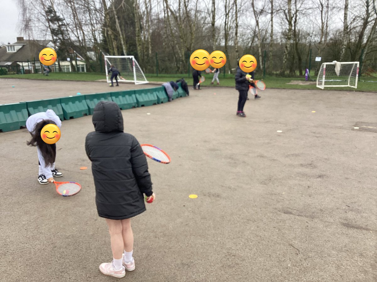 BentleyWestWS2's tweet photo. Year 6 children were looking at When, Where and Why they are selecting to react and go for a point in Tennis this week. Keep up the hard work. #BWPS #BWPE #Tennis https://t.co/P5w9T1PV75