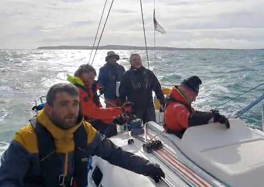 AfloatMagazine's tweet image. Kinsale Yacht Club March Series Opens With Tight Handicap Racing afloat.ie/sail/sailing-c… #KinsaleYachtClub #Sailing #YachtRacing #HandicapRacing #MarchSeries