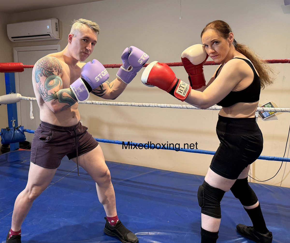 TheFeliciaB's tweet photo. It was a pleasure to meet with @Baxxxbox and we had a great day
shooting awesome customs and commissions alongside @RealJenThomas and @SamStoutFights !

Lots of great mixed, POV and male vs male content to come. More shoots tomorrow!  

@Sessiongirls @CjFilms2022 https://t.co/zYEkJd4Abh