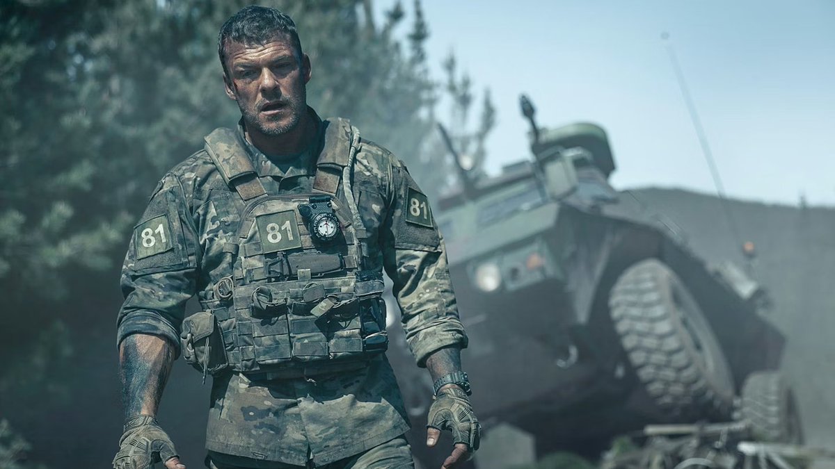 Nathan_Kurtz's tweet photo. War Machine... Se toman en serio algo que deberían tomarse a guasa y, aunque tiene un guion simplón y predecible con un giro imposible que la hace pasar de cine bélico a cine de ci-fi, son dos horas para pasárselo bien y olvidarla (hoy por hoy hasta se agradece). https://t.co/pX2OEpmqhY