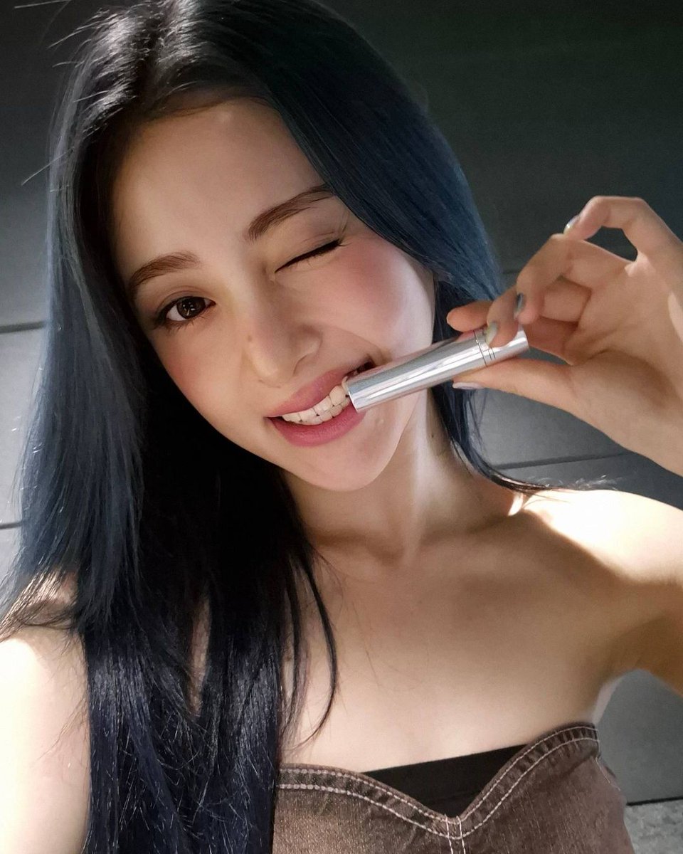 yunjin pics tweet media