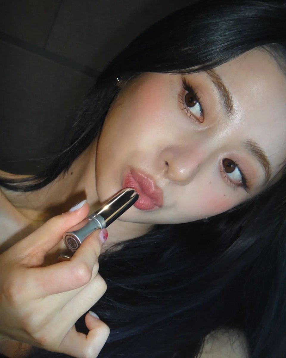 yunjin pics tweet media
