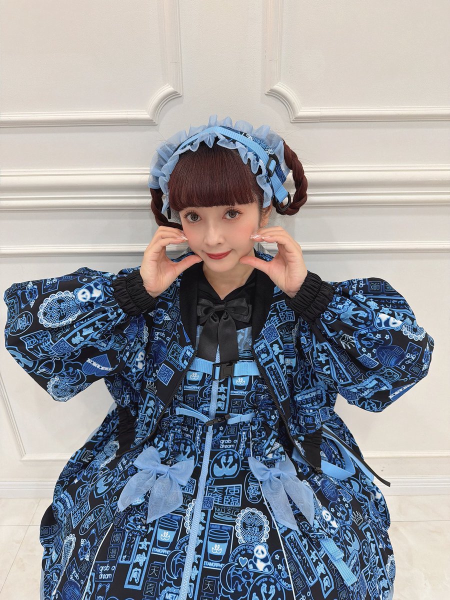 ミシャコシャ　ブルー　難あり ジャケットがリバーシブルなの神✨ ネオン柄もカワイイ💖 @metamorofficial