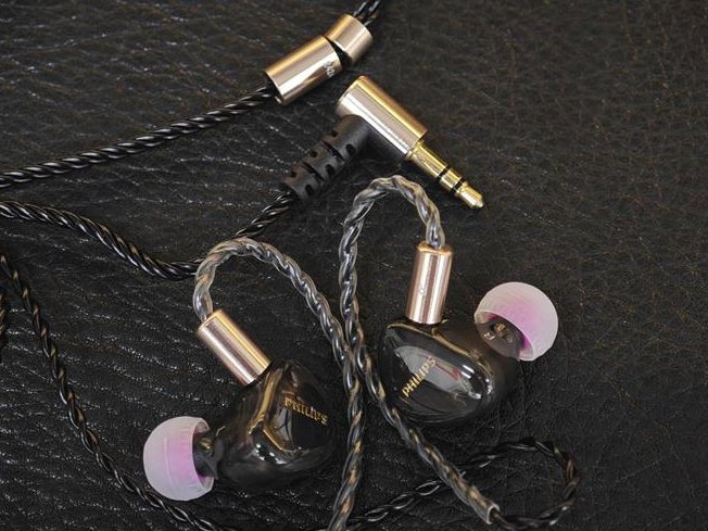 e_earphone_NPB's tweet image. 【#eイヤ大阪日本橋本店】
#みんなの推しホン

今回は新品担当 しばちゃん（@eear_shibachan）がおすすめする
【ダイナミック型イヤホン】をご紹介📢

#PHILIPS
『TAE7009』

-------------------------------------------------

手頃な価格ながらバランスに優れたオールラウンダー。