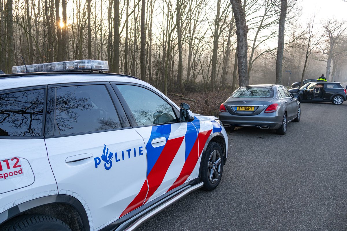 jerfi_pompier's tweet photo. Een personenauto is maandagochtend frontaal tegen een boom aan gevlogen aan de #LimburgStirumweg in #Oranjewoud. De auto raakte zwaarbeschadigd, het ongeval bleef eenzijdig. De bestuurster is overgebracht naar het ziekenhuis. https://t.co/provfBi0mK