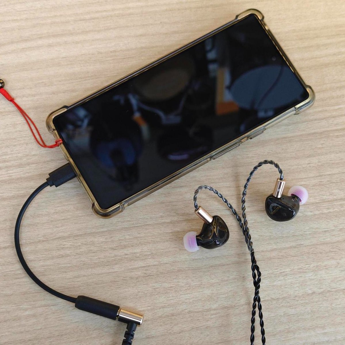 e_earphone_NPB's tweet image. 【#eイヤ大阪日本橋本店】
#みんなの推しホン

今回は新品担当 しばちゃん（@eear_shibachan）がおすすめする
【ダイナミック型イヤホン】をご紹介📢

#PHILIPS
『TAE7009』

-------------------------------------------------

手頃な価格ながらバランスに優れたオールラウンダー。