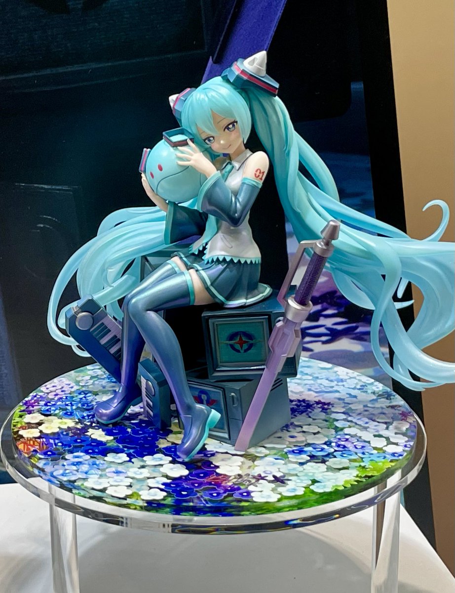 waftsui's tweet photo. #初音ミクの日
機動戦士ガンダム45周年コラボ模型 https://t.co/vBXGdOW0hl