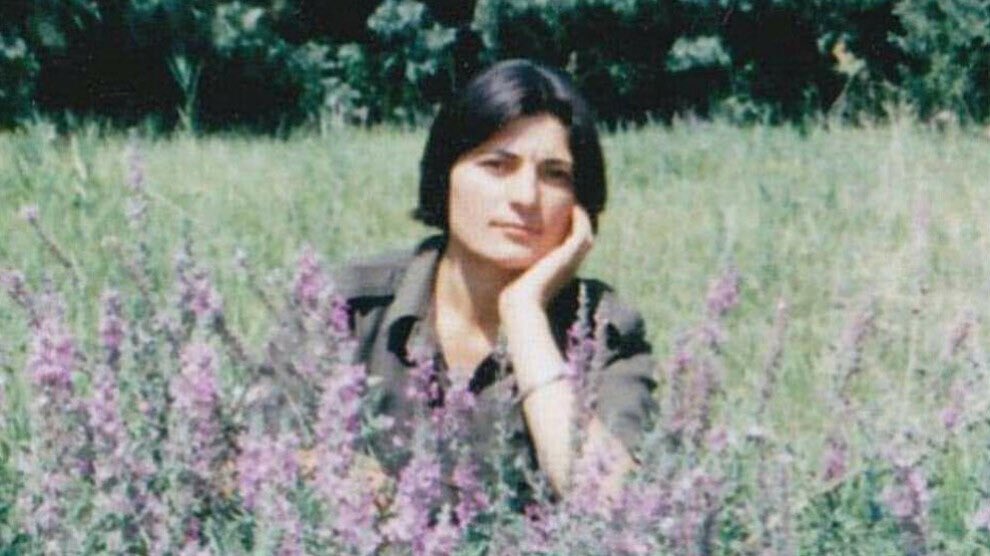 inlakech77's tweet photo. 18 Jahre Haft ohne Urlaub
Zeynab Jalalian ist eine kurdische politische Gefangene, die seit dem 26.02.2008 in der Islamischen Repubkik Iran inhaftiert ist. 

Sie wurde nach einem stark kritisierten Verfahren zunächst zum Tode verurteilt, später zu lebenslanger Haft „begnadigt“. Berichte dokumentieren Folter, jahrelange Isolation, verweigerte medizinische Versorgung trotz mehrerer ernsthafter Erkrankungen, verweigerter Familienbesuch, zahlreiche Verlegungen u.a., um sie von bekanntem Umfeld zu entfernen und extrem lange Haft ohne Urlaub.

#ZeynabJalalian #FreeZeynabJalalian