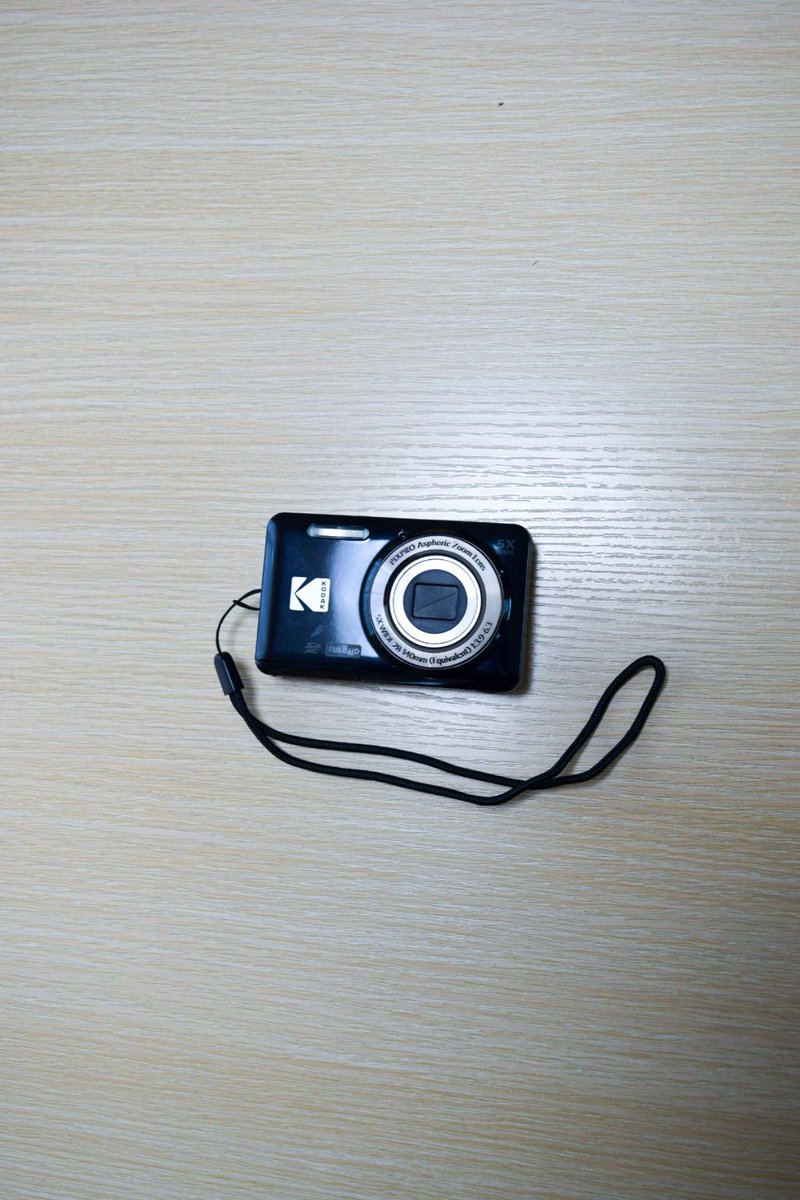 shunshun_18's tweet image. 先日新しいカメラをお迎えしました。

携帯性を重視しましたが
想像以上に色が良いし軽くて
大満足です。

明らかにカメラを構える回数が増えましたね。一眼は範疇は広がりますが肩からかけるのがどうも面倒で。。

新しい相棒と共に色々なものを見つけていこうと思います。

#kodak #kodakfz55