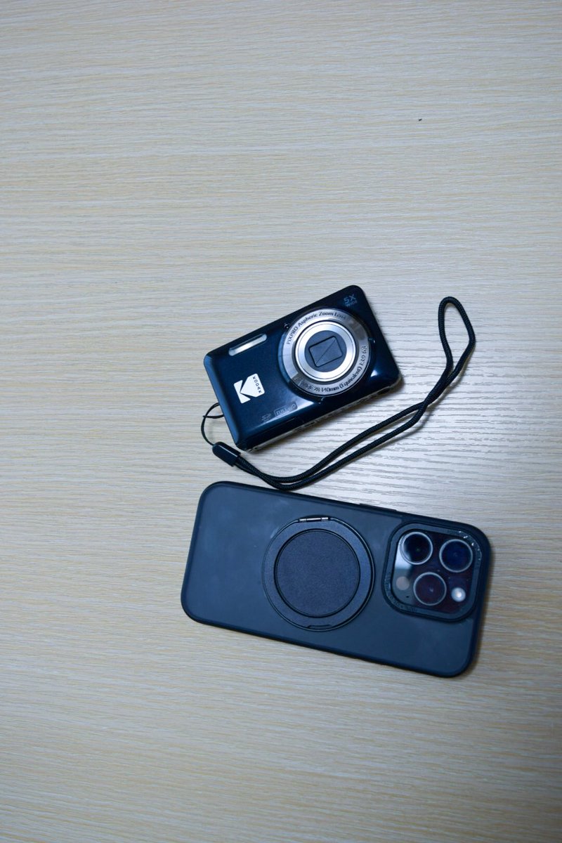 shunshun_18's tweet image. 先日新しいカメラをお迎えしました。

携帯性を重視しましたが
想像以上に色が良いし軽くて
大満足です。

明らかにカメラを構える回数が増えましたね。一眼は範疇は広がりますが肩からかけるのがどうも面倒で。。

新しい相棒と共に色々なものを見つけていこうと思います。

#kodak #kodakfz55