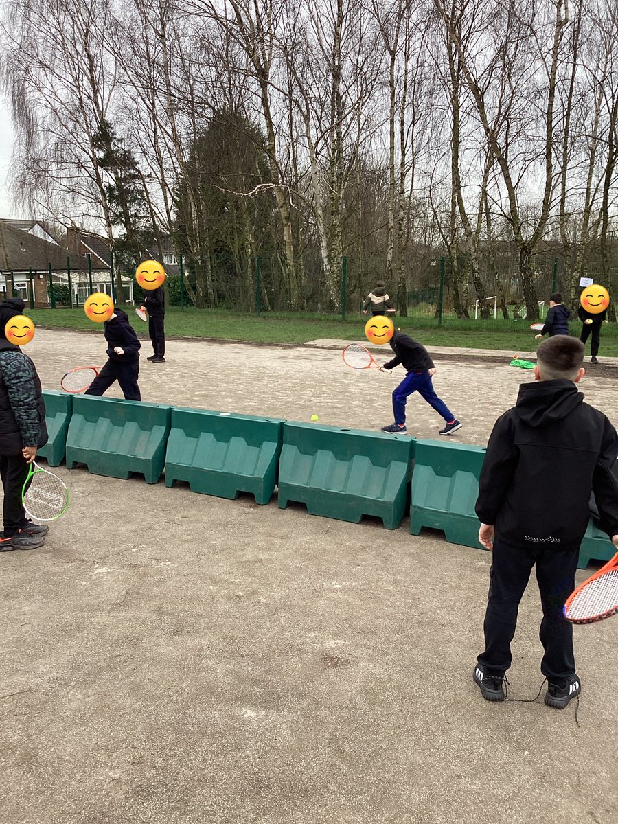 BentleyWestWS2's tweet photo. Tennis - Year 5. Children were looking at mastering the forearm and working on rallying over the net. Some very good control when rallying this week. Well done! #BWPE #Tennis #BWPS https://t.co/jPFLQJSsFd