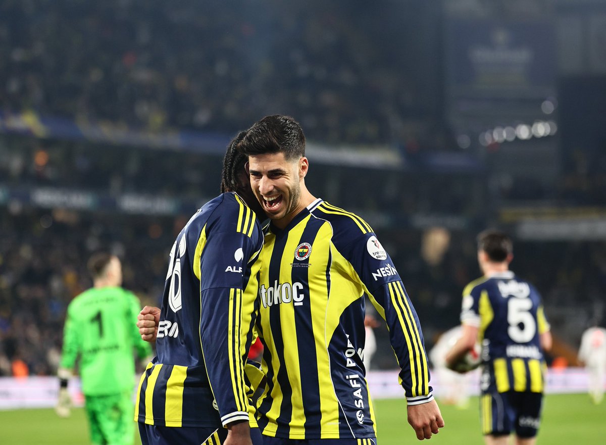 Fenerbahce's tweet photo. 💛💙 https://t.co/5DyhOrvP7E