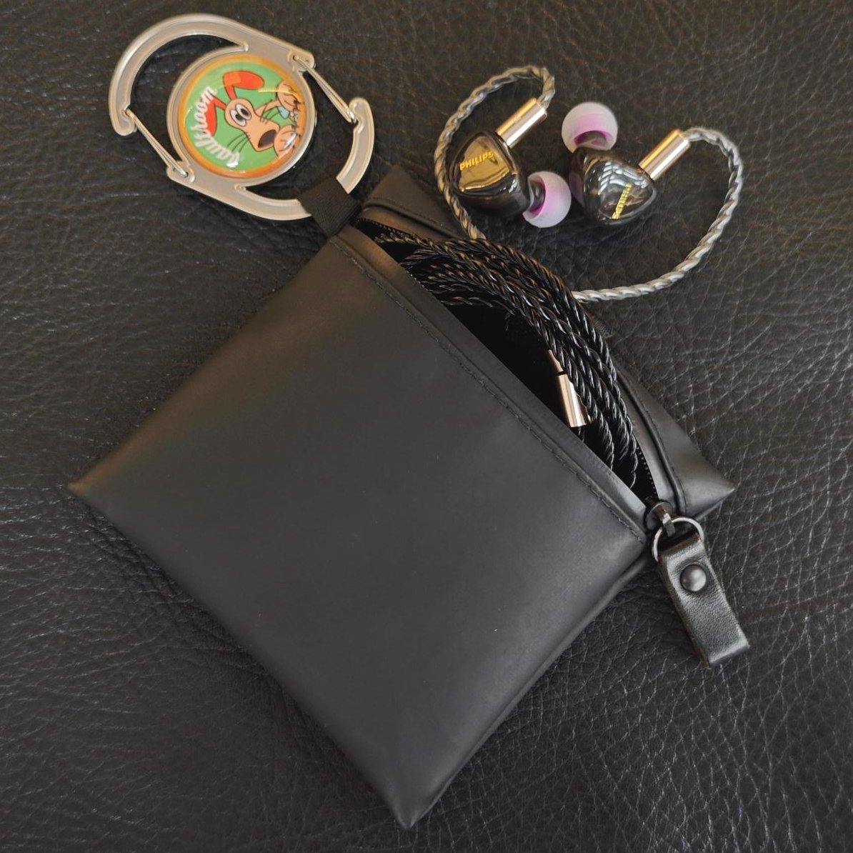 e_earphone_NPB's tweet image. 【#eイヤ大阪日本橋本店】
#みんなの推しホン

今回は新品担当 しばちゃん（@eear_shibachan）がおすすめする
【ダイナミック型イヤホン】をご紹介📢

#PHILIPS
『TAE7009』

-------------------------------------------------

手頃な価格ながらバランスに優れたオールラウンダー。