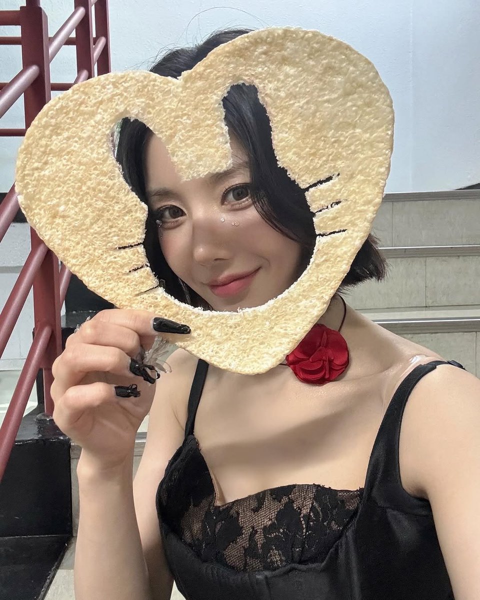 Eunbi. 🝳 tweet media