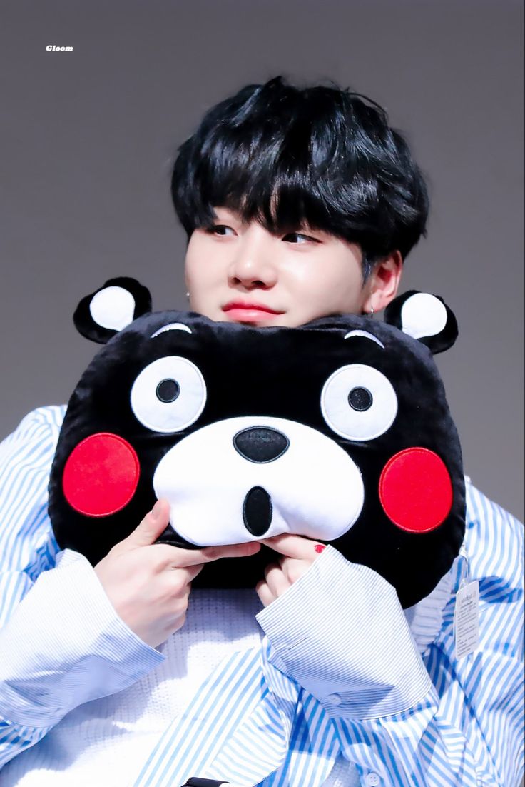 May your gummy smile stay on your lips forever. May your soft eyes glisten with happy tears only &amp; the happiness you share with people around you return to you a thousandfold. We feel so blessed to have you with us 💜😺🥳 #HappyBirthdaySUGA 
#HAPPYSUGADAY 
#HappyBirthdayYoongi