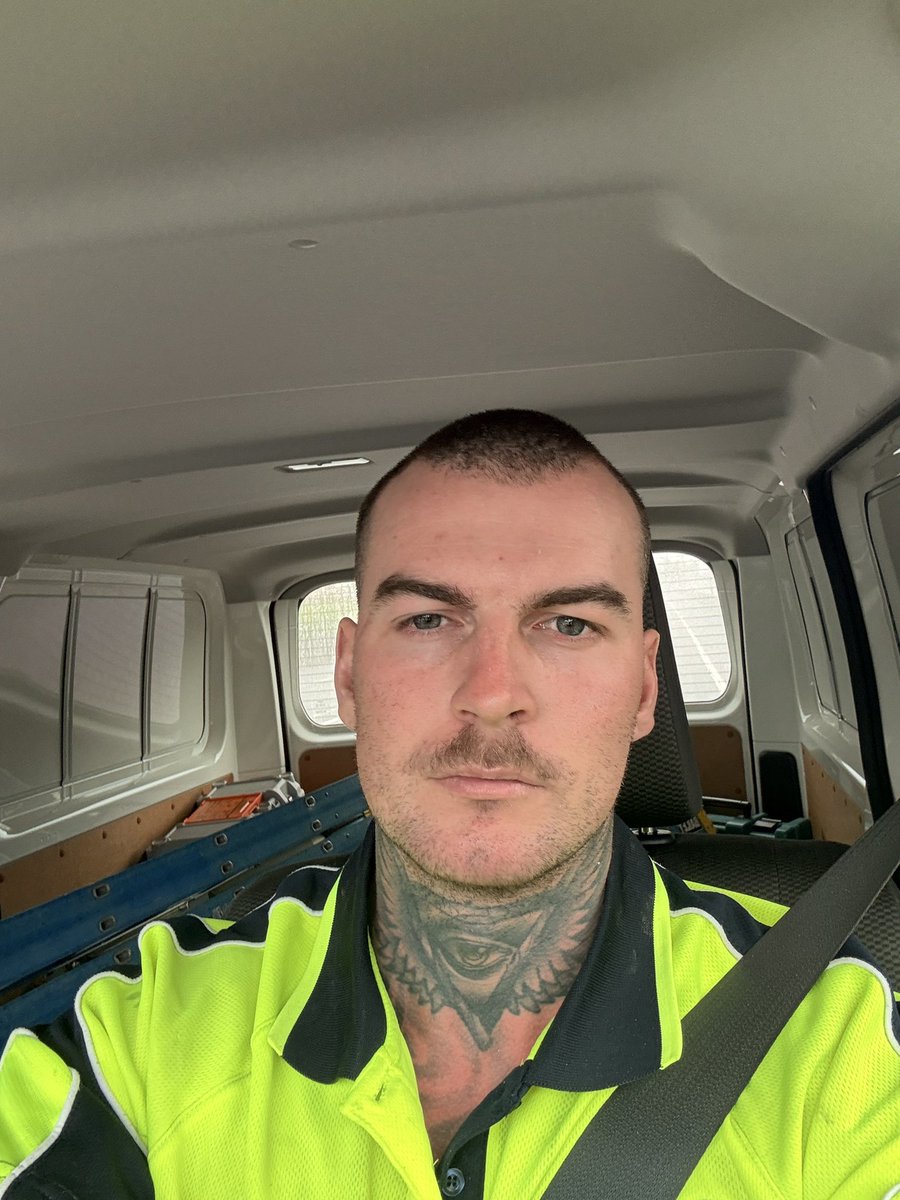 The OG Aussie VERS tradie tweet media