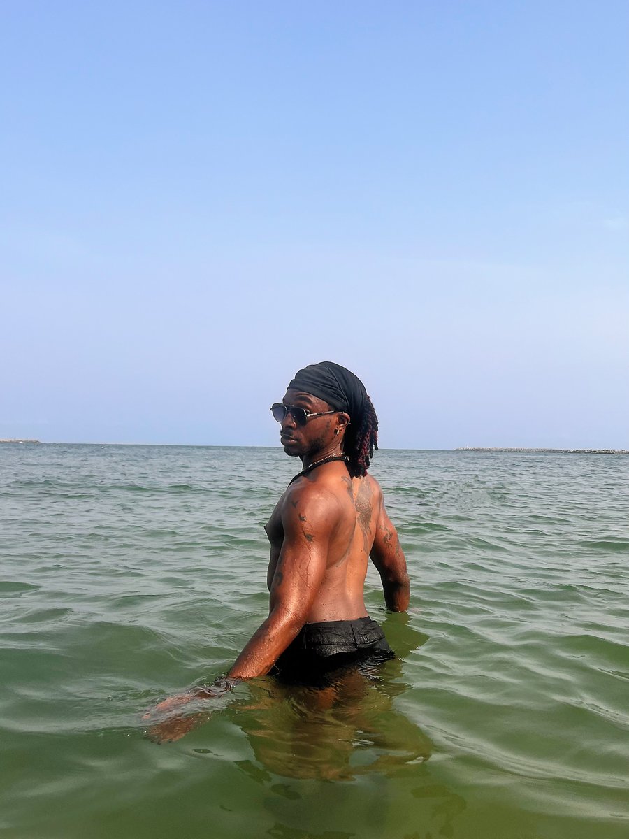 🧚🏾‍♂️ tweet media