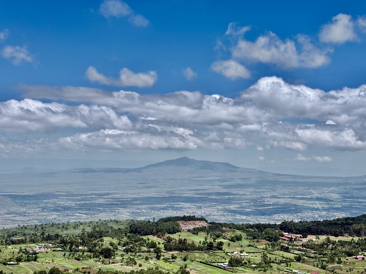Kenya-aaaah! 
Like a painting rendered by a hand from the sky.