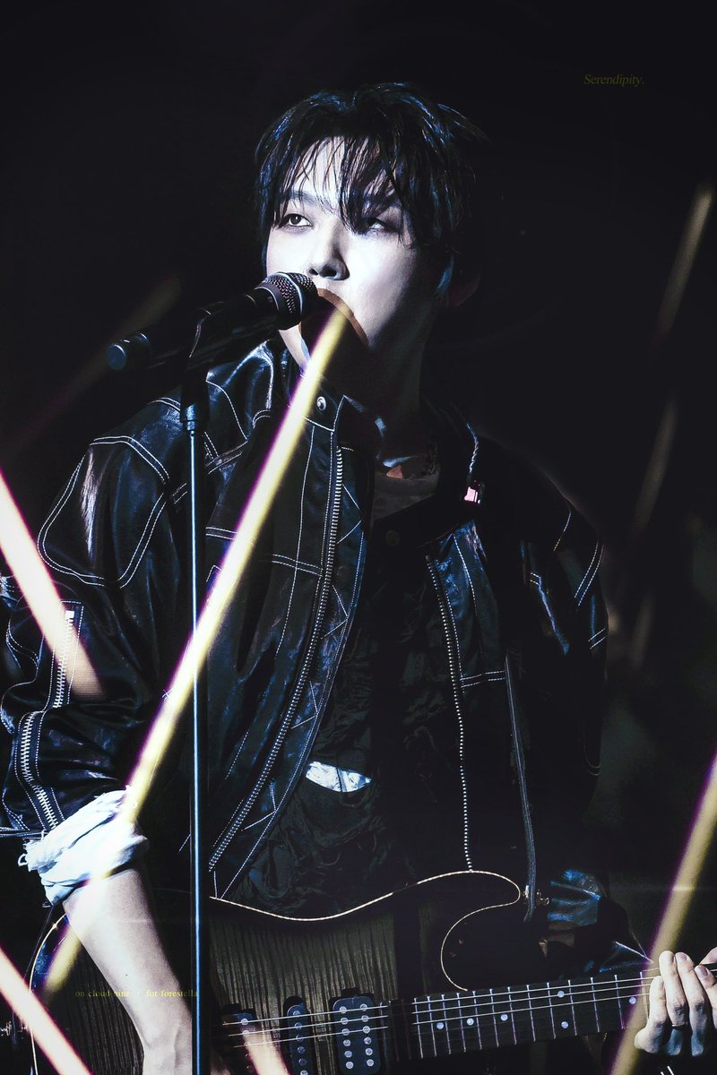 260308 𝐔𝐍𝐈𝐕𝐄𝐑𝐒𝐄 : 𝐄𝐂𝐋𝐈𝐏𝐒𝐄 
#강형호 #PITTA 
 
나를 비추는 수많은 빛
뻔한 경계로 나를 감당할 수는 없어
.
.

𝓓𝓮𝓮𝓹 𝓼𝓱𝓪𝓭𝓸𝔀