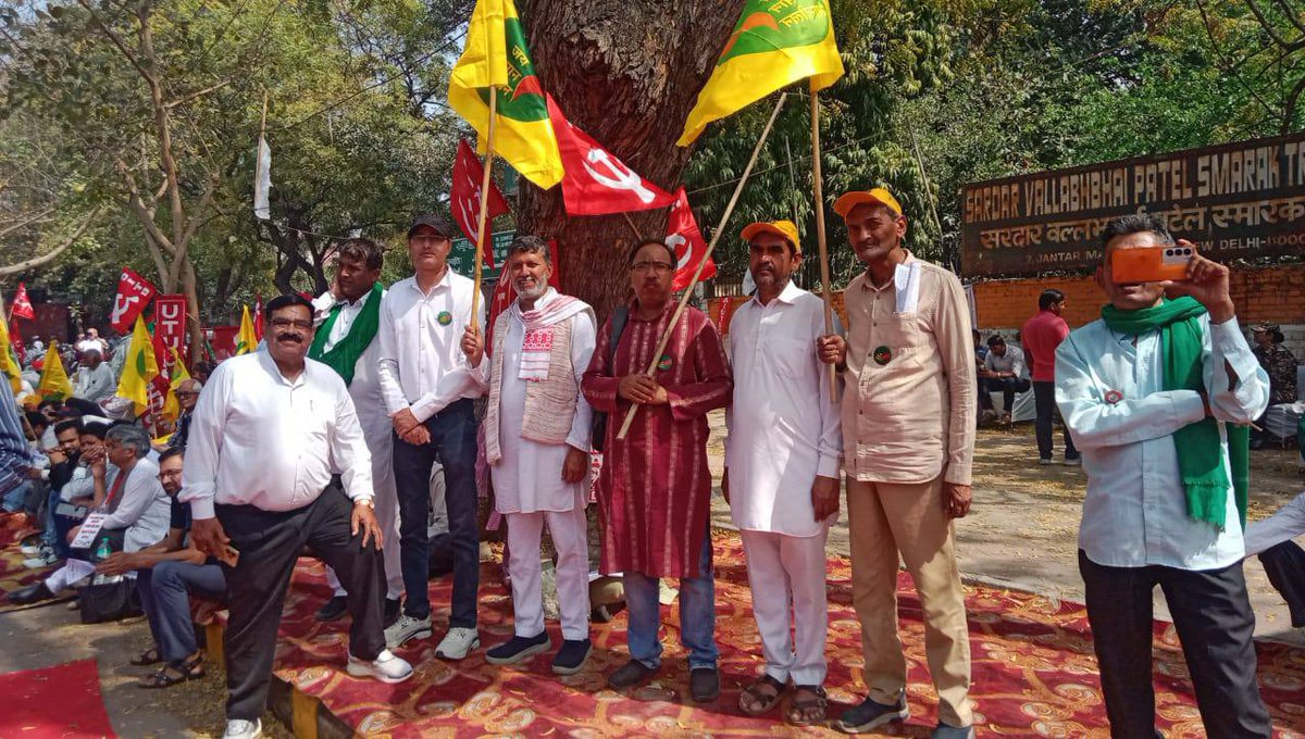 aviksahaindia's tweet photo. Mazdoor - Kishan Parliament!

#JantarMantar #Protest #StandWithFarmers #StandWithWorkers https://t.co/ymiVE6Le9G