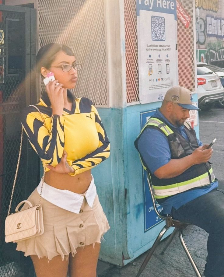Fitsnotposes's tweet photo. Crop-top season 🌊  👀 https://t.co/1Nx2yGbOw3