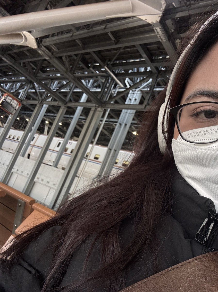 seminggu ini bakal full bolak balik bandara nganterin orang dan nangis bombay tiap pulang💔💔