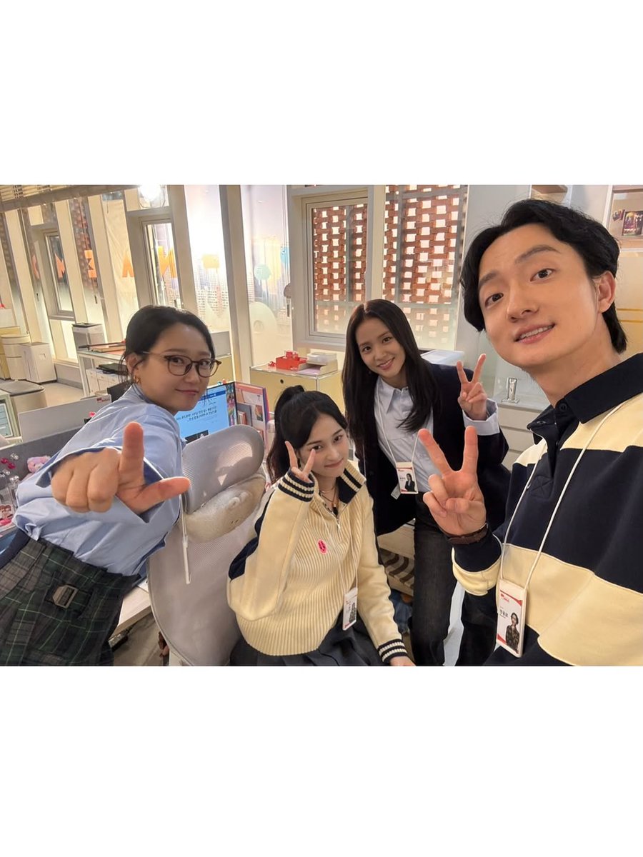bfriendondemand's tweet photo. [📸] hgaeul_ instagram

“<Boyfriend on Demand>💌”

#월간남친 #한가을 #지수 #류아벨 #조정원 #BoyfriendOnDemand #HanGaeul #Jisoo #RyuAbel #ChoJeongwon https://t.co/M9yHjFxnxl