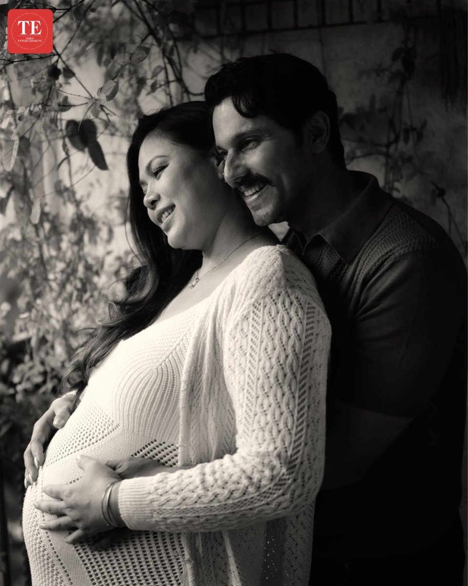 etimes's tweet photo. #RandeepHooda and #LinLaishram glow in intimate #maternity photoshoot as they prepare to welcome their #firstbaby

🔗https://t.co/BjEfv1GfiN https://t.co/GqGureXoqO