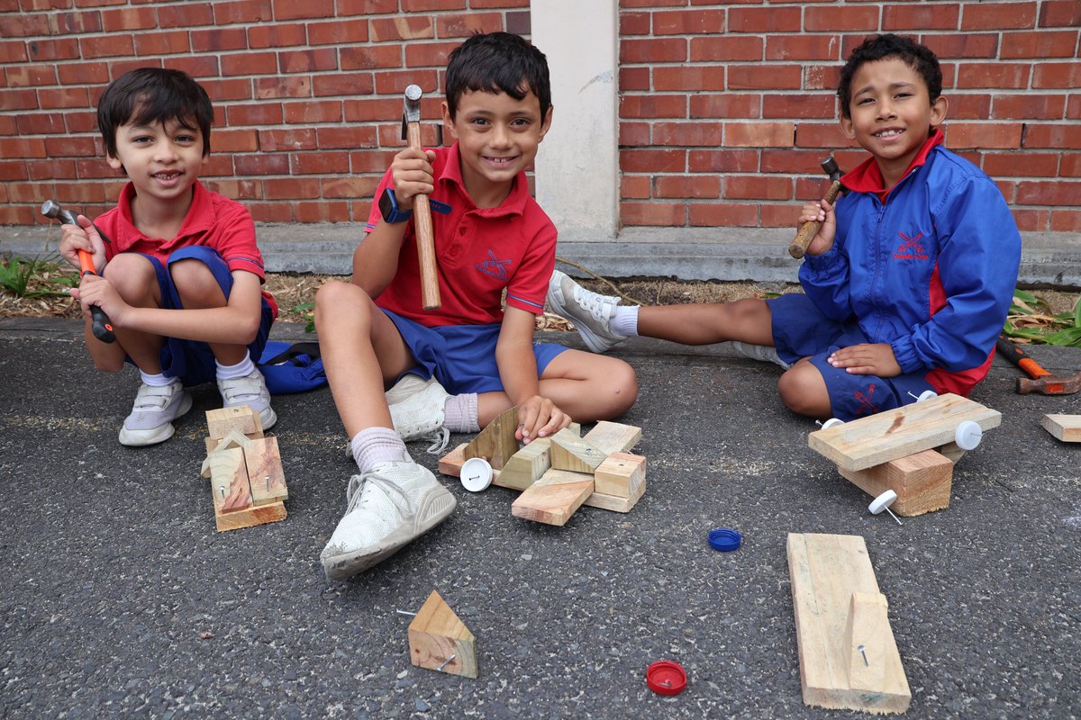 Cannons_Creek's tweet image. During PBL (Project Based Learning), our Grade 2s are learning about different materials, exploring natural and man-made materials. They showed us their hammer skills, using wood, plastic and metal in their constructions. #woodwork