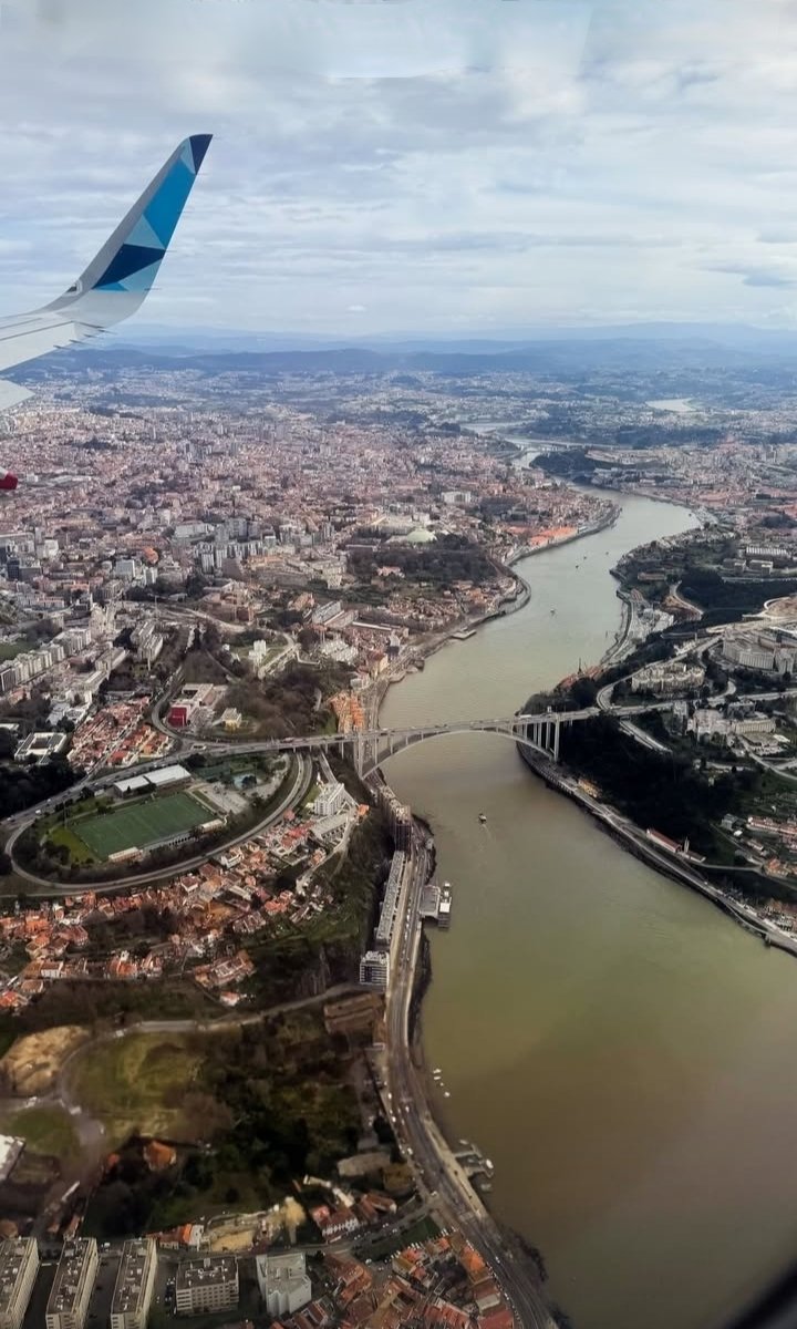 PedroLo38424620's tweet photo. ✈️🏞️✨ Sobrevoando a Mui Nobre, Sempre Leal, Invicta e Bela Monumental Cidade do Porto.💫💖 https://t.co/rssZMUEcrU