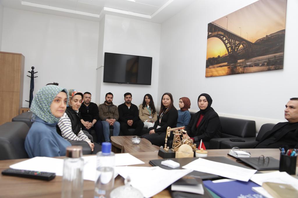 Hasankeyf DH'de Başhekim Dr. Hakkı Taşkıran başkanlığında personel istişare toplantısı gerçekleştirildi. Toplantıda çalışanların görüş, öneri ve talepleri değerlendirilerek bazı konulara yerinde çözüm üretildi, gerekli başlıklar ilgili birimlere iletildi.
<a href="/batmanilsaglik/">Batman İl Sağlık Müdürlüğü</a>