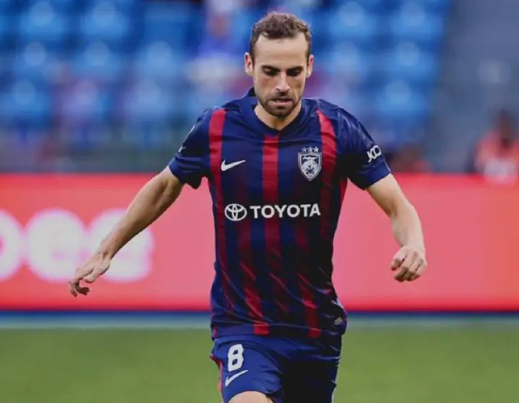 wallpassjournal's tweet photo. 🚨JUST IN: The Football Association of Malaysia (FAM) and Johor Darul Ta’zim (JDT) are reportedly planning to start a movement called ‘We Stand with Scammers’ across the country to protest after CAS continued to believe that Hector Hevel’s grandfather was born in Den Haag, not the Malacca Strait.

#WhatBobCanDo
#ThePlayerIsRigged