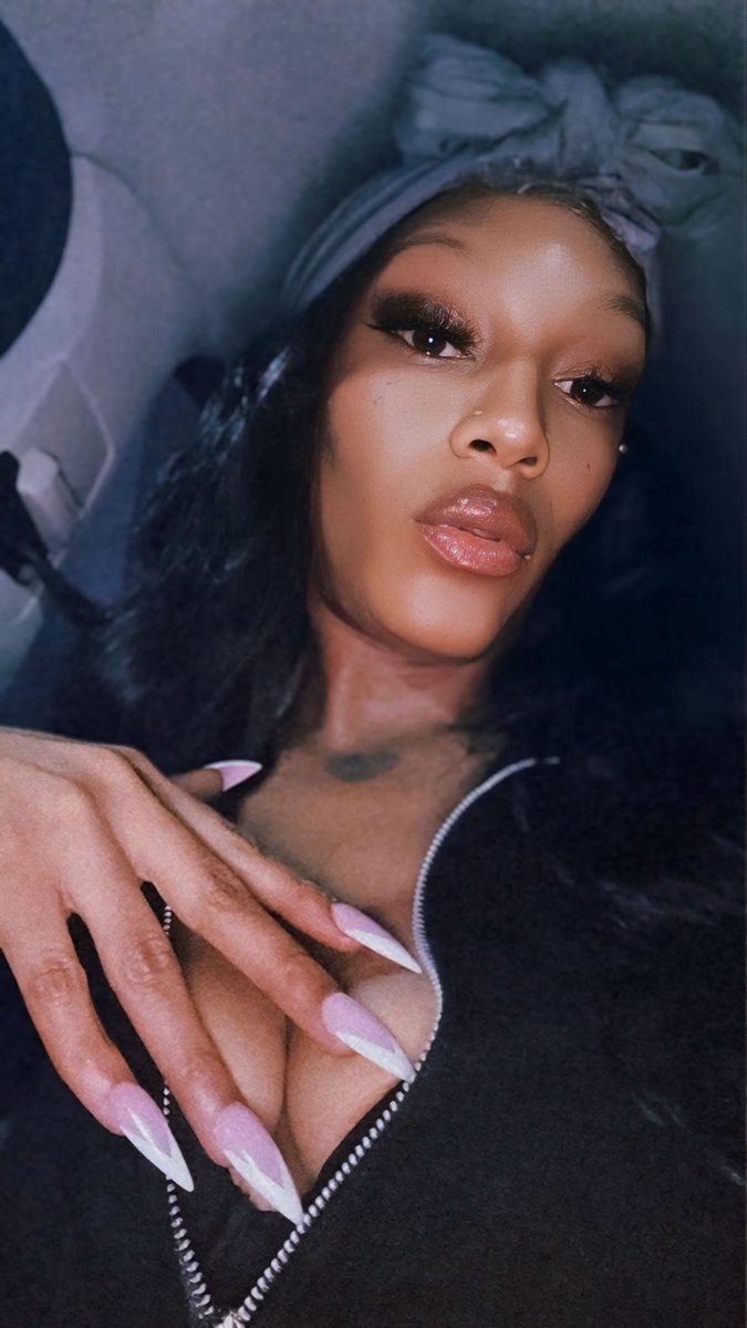 SexyySlimm tweet media