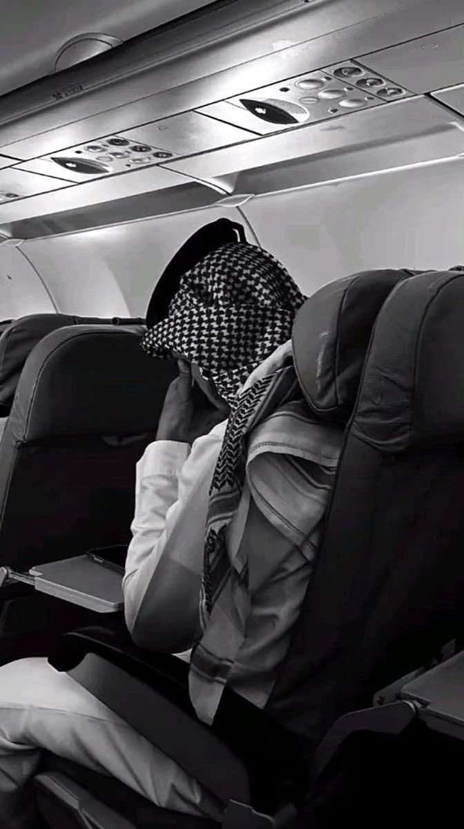 sl_m001's tweet photo. علينا من الشطه رسوم وتعب وارهاق
يكفيك عن كثر النشايد .. مـلامـحـنـا 

- https://t.co/1bs1Mk6XYQ