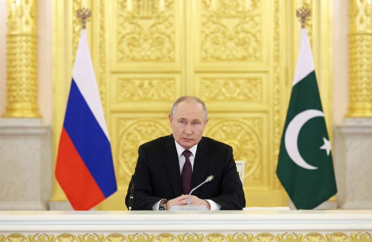 aiCrazDaily's tweet photo. 🚨 BREAKING:
🇷🇺 Russia is reportedly sending a major shipment of 733,000 barrels of crude oil to Pakistan, according to Russian media. 🇵🇰🛢️ https://t.co/k8FiDiIb4k