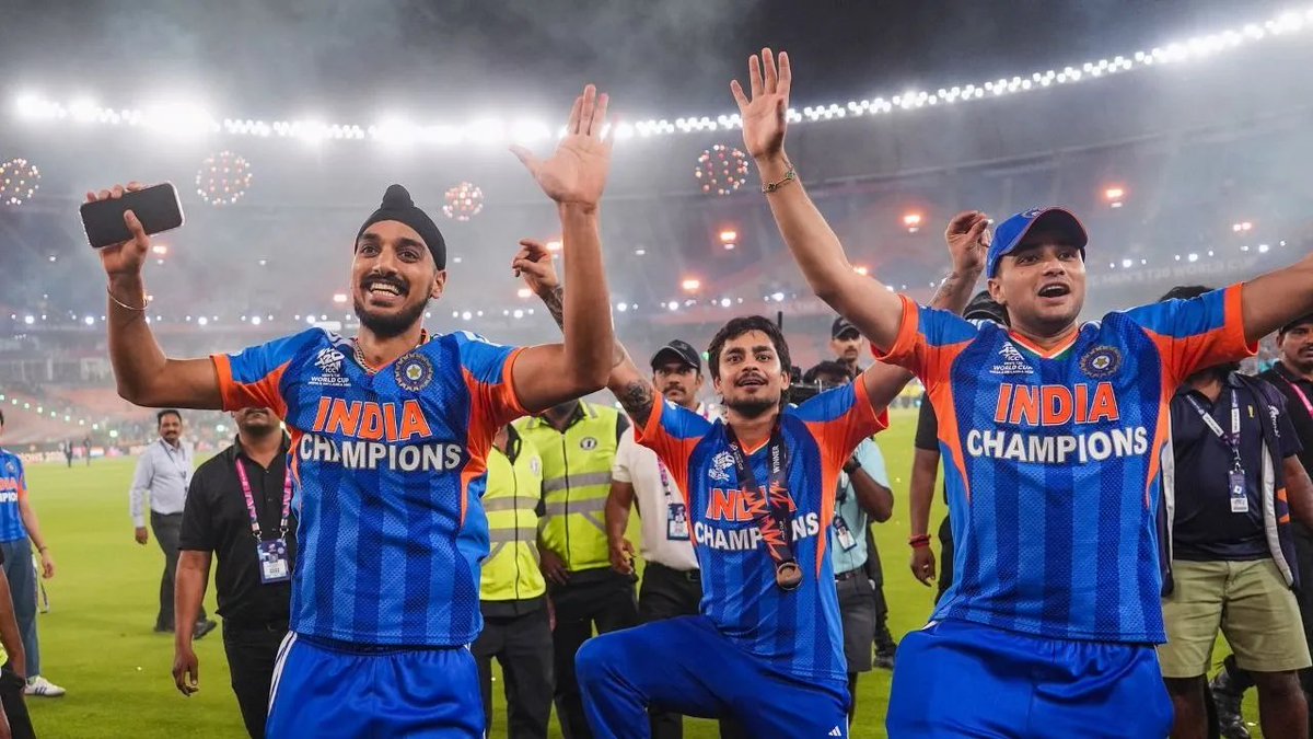 thenewsdrum's tweet image. Bumrah's genius, Gambhir's smile, justice to Samson: Arshdeep gives peek into India's celebrations
newsdrum.in/sports/bumrahs…

#ArshdeepSingh #Bumrah #GautamGambhir #TeamIndia #IndianCricketTeam #T20WorldCup2026final #INDvsNZ
