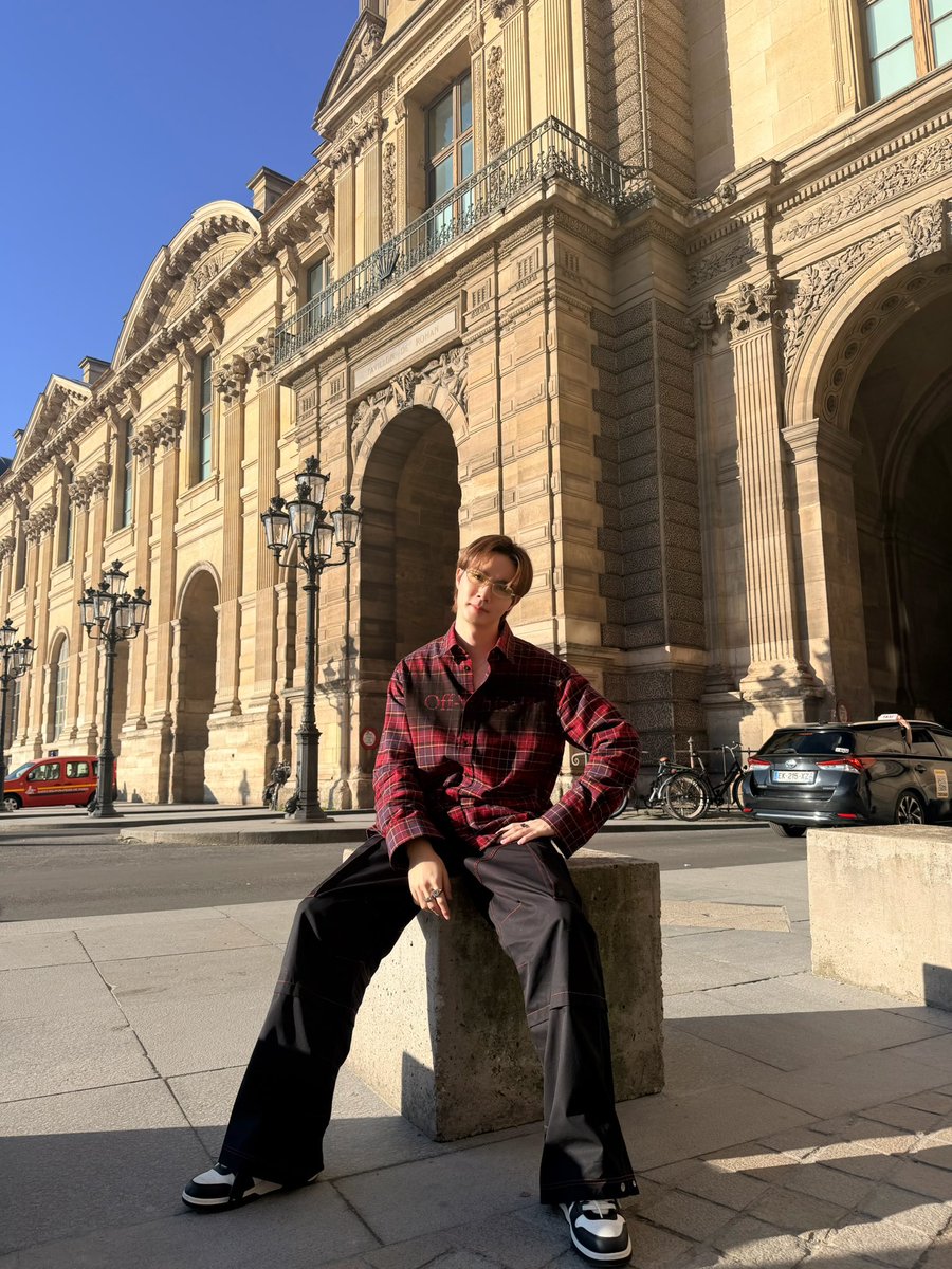 Chillin’ in <a href="/OffWht/">Off-White™</a> 
 
#OffWhite
#OffWhiteFW26
#PFW26 #PFW