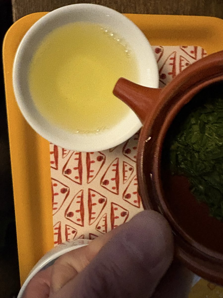 tanenohako's tweet photo. 二煎目、やっぱり粉がほぼない
ちゃんと篩で粉を分けてるんでしょうね
開いた葉っぱもキレイだし https://t.co/NRH6sMlMOT