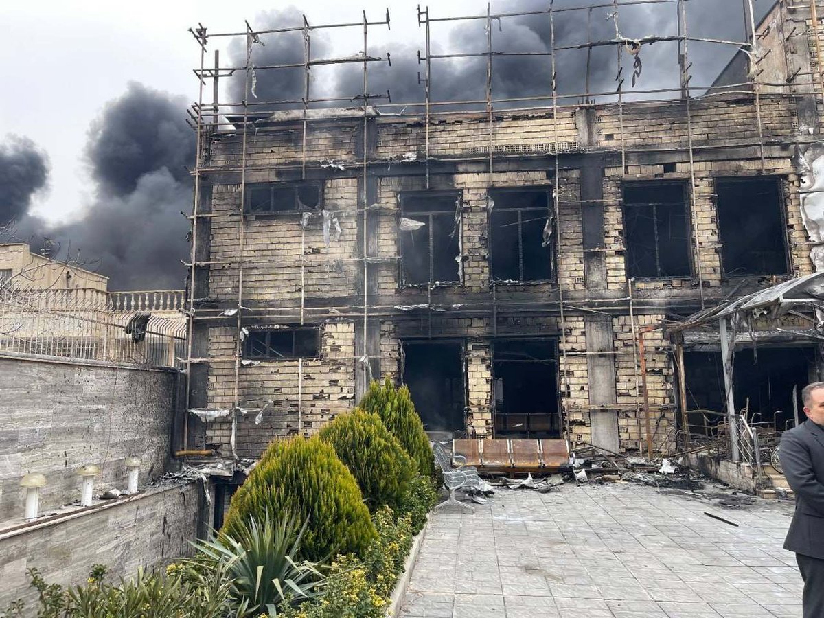 🚨🇮🇷🇺🇸🇮🇱 BREAKING: The US-Israeli aggression destroys a dialysis center in the Iranian city of Karaj.