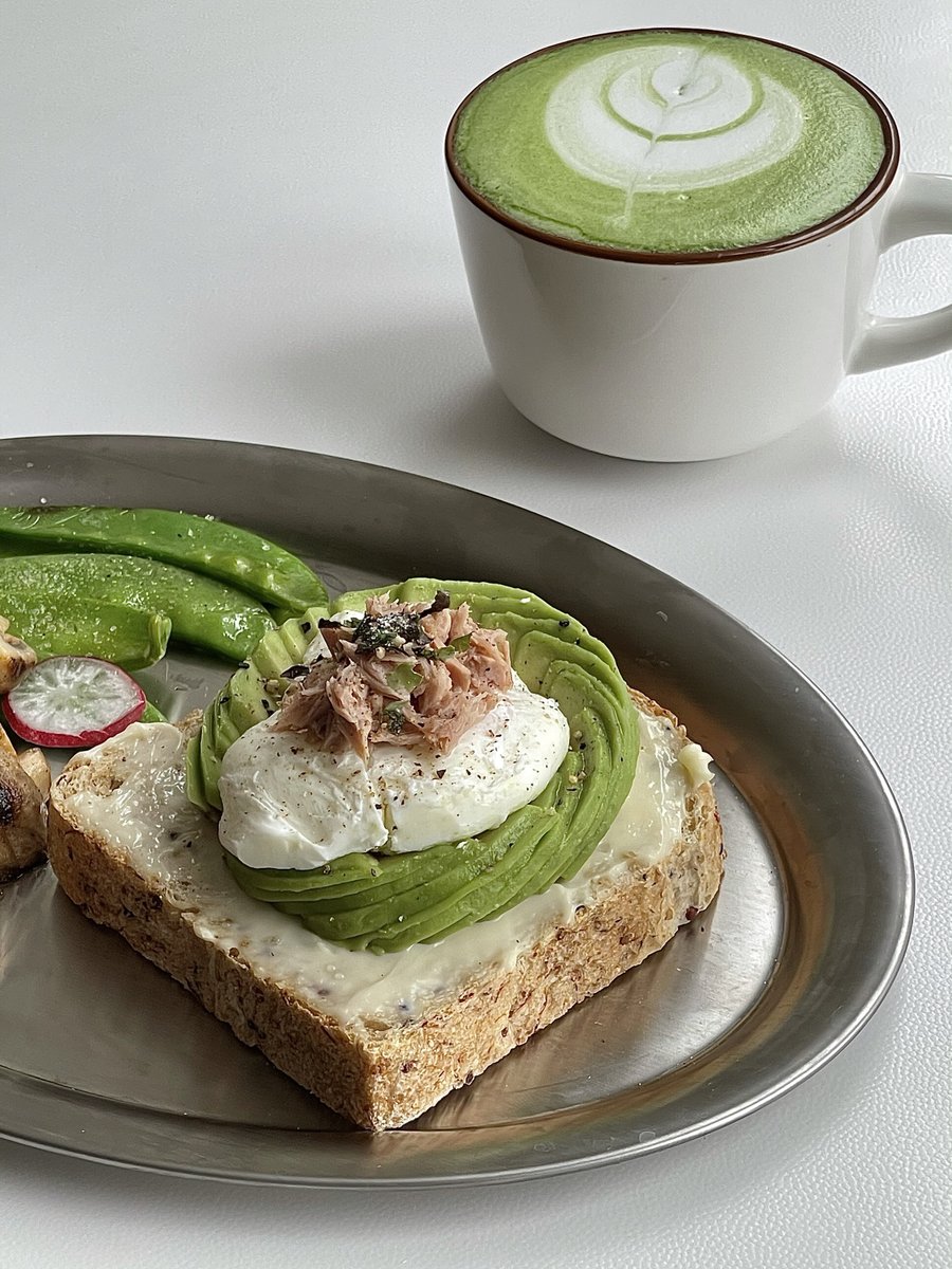 Bulut03231730's tweet photo. Sunny Sunday brunch  Fresh avocado toast with a runny yolk + iced latte = pure joy. Who’s craving this https://t.co/4iXXiIU8GW