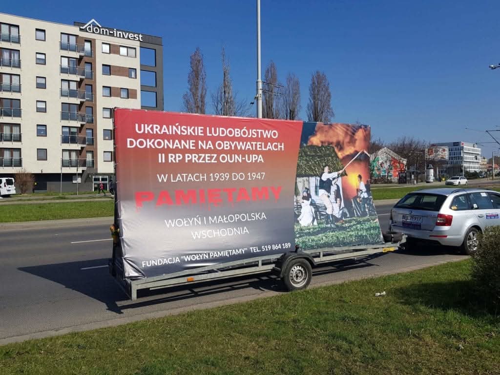 Polecam książkę Pana Janusza Horoszkiewicza (Kustosza Pamięci Narodowej), "A Imię Nasze Wołyńskie Dzieci". Pan Janusz postawił na Wołyniu kilkadziesiąt Krzyży w miejscach gdzie kiedyś były polskie wioski. Od 2019 roku ma oficjalny zakaz wjazdu na Ukrainę. Na podstawie
