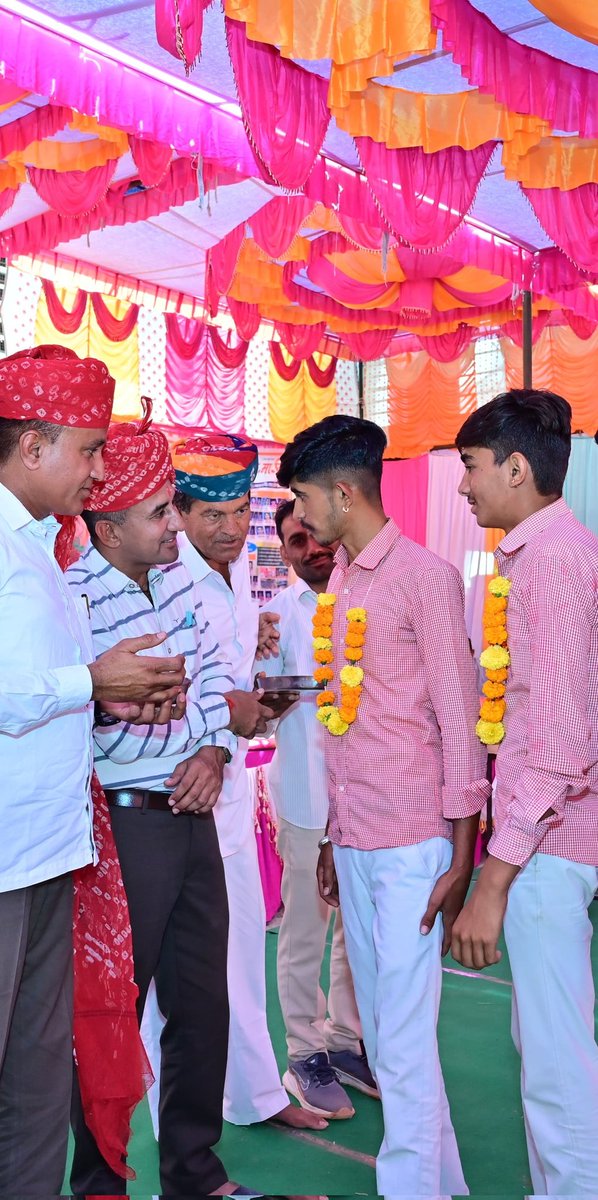 Adarsh_Kishore1's tweet photo. #भीमड़ा....
सरस्वती विद्या मंदिर उच्च माध्यमिक विद्यालय, #भीमड़ा के वार्षिक उत्सव समारोह एवं सार्वजनिक ट्यूबवेल उद्घाटन कार्यक्रम में शामिल होने का अवसर मिला।

#education #student 
#Adarsh #barmer https://t.co/aFPbsCkSlN