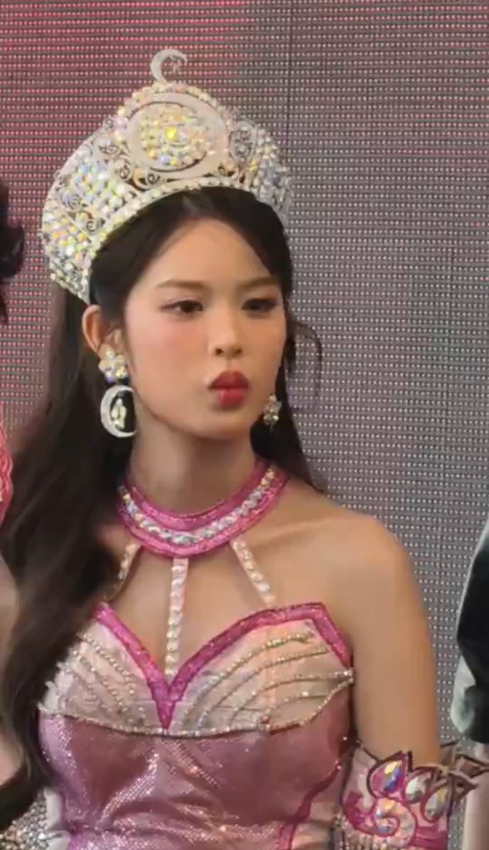 mobye_sertist's tweet photo. นี่มัน…นางเอกลิเก นางเอกละคร นางงาม นักร้อง ไอดอล คนสวยเหมาหมดเลยละกัน 💎✨💗

#MOBYE 
#LETITBLINGBLINGTOGETHER
#เพชรประกายซีรีส์ https://t.co/hVsxwf4mMC