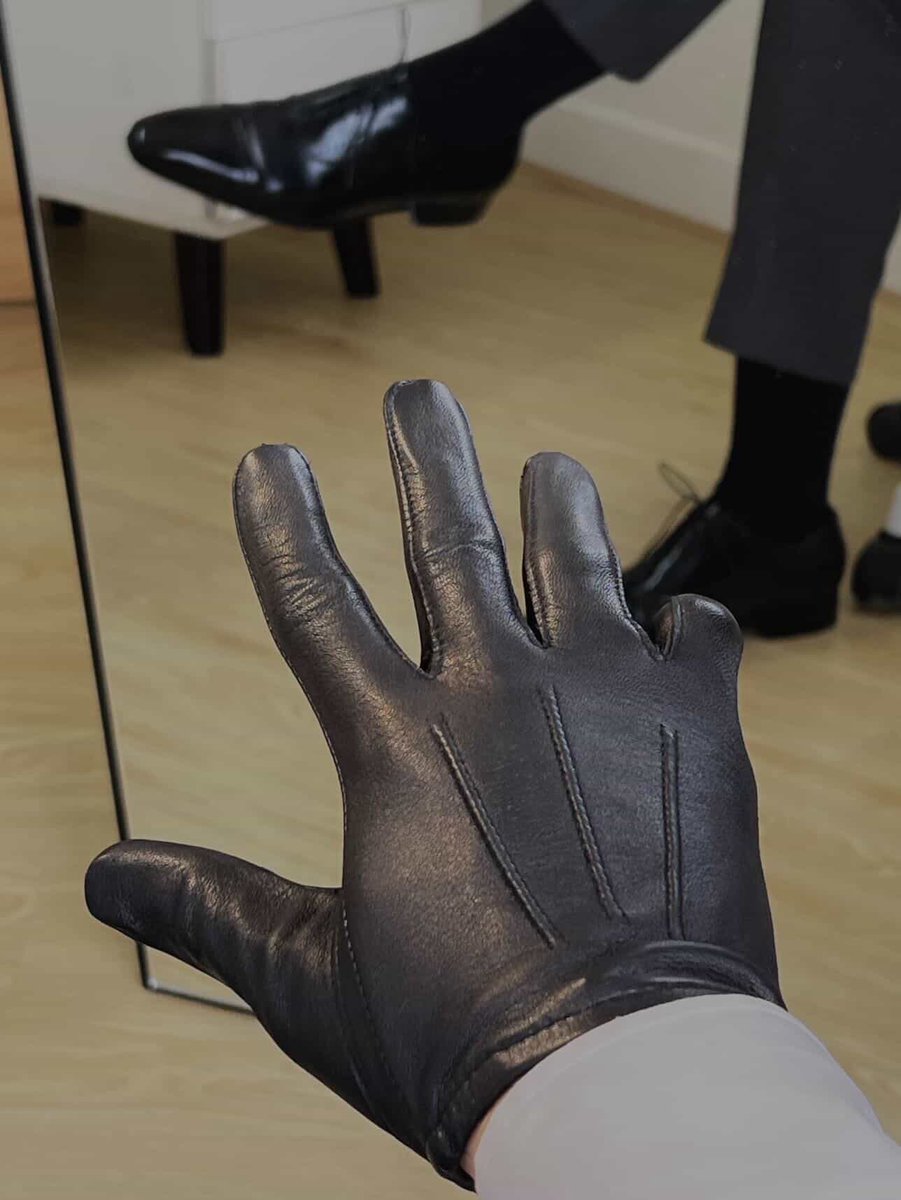 suitedandgloved's tweet photo. Come closer! 📩

#finsub #cashmaster #alphamale #cashslave #cashpig  #findom #glovefetish #leathergloves

@findominfluence @rt4dom @RT4Kings @rt_feet @findomhome @AlphaMaleWorld1 https://t.co/AaCooELvIC