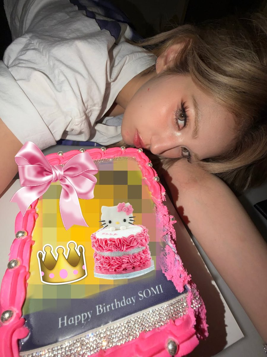 somianagrande's tweet photo. wonder what's on somi's bday cake the she censored it 😂 https://t.co/IWLBLAU3ok