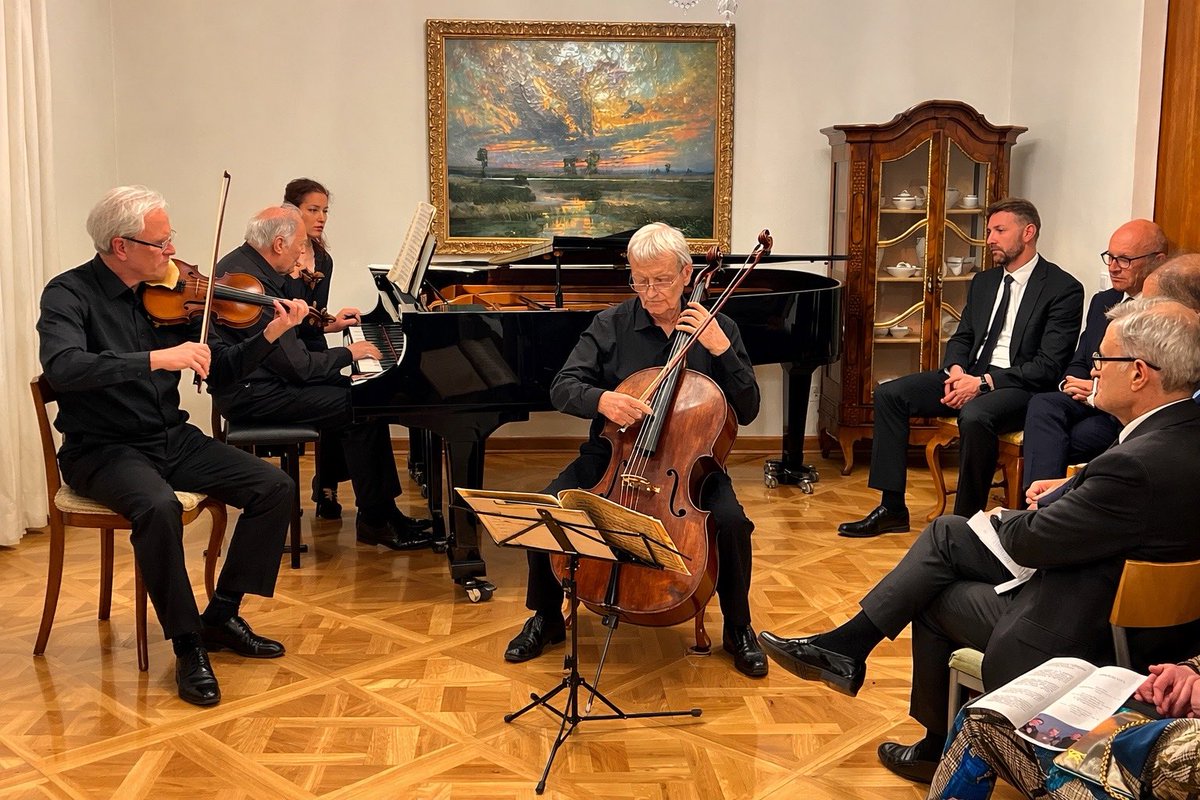 Czech Embassy Madrid tweet media