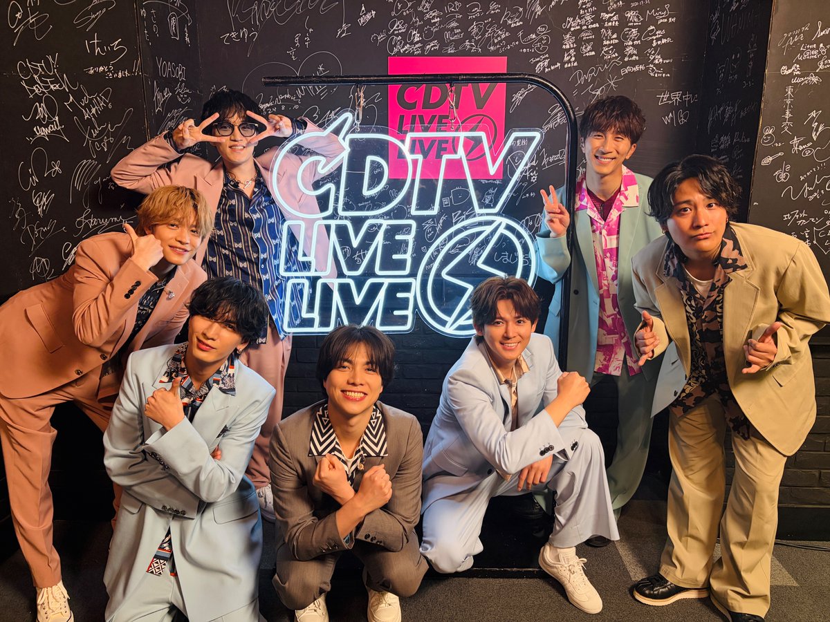 TBSCDTV's tweet photo. #CDTVライブライブ
今夜も激アツLIVEをお届け❤️‍🔥⚡️
本番直前ショットで実況中だよ📸

このあとは
#WEST. が登場！

作詞・作曲・振付を重岡大毅が手掛ける
「これでいいのだ！」をフルサイズテレビ初披露✨

#TVer でリアルタイム配信中⚡️
https://t.co/SS0WHoArBP

#TBS https://t.co/lobjXMnTwv