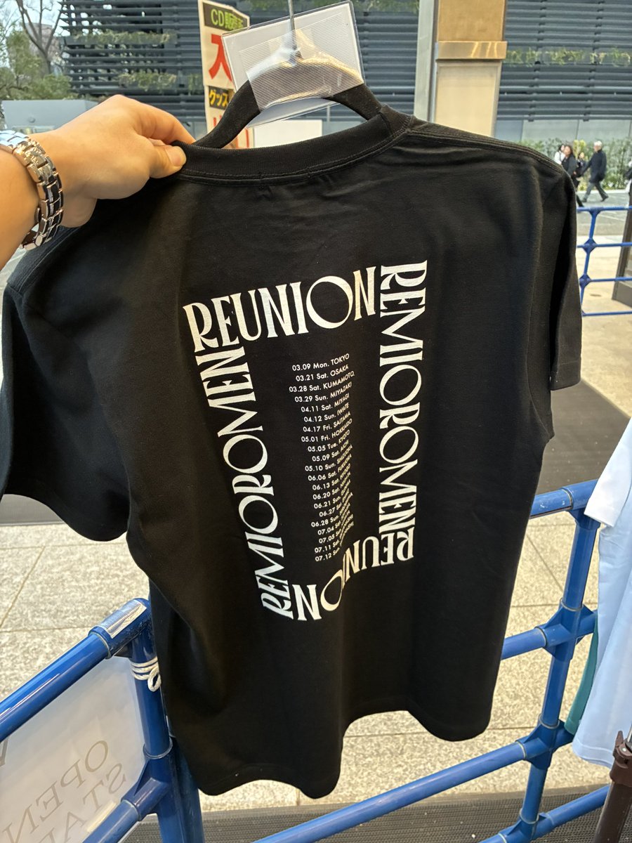 ツアーロゴTシャツの実物はこちら！ カラー:ブラック/ホワイト サイズ
