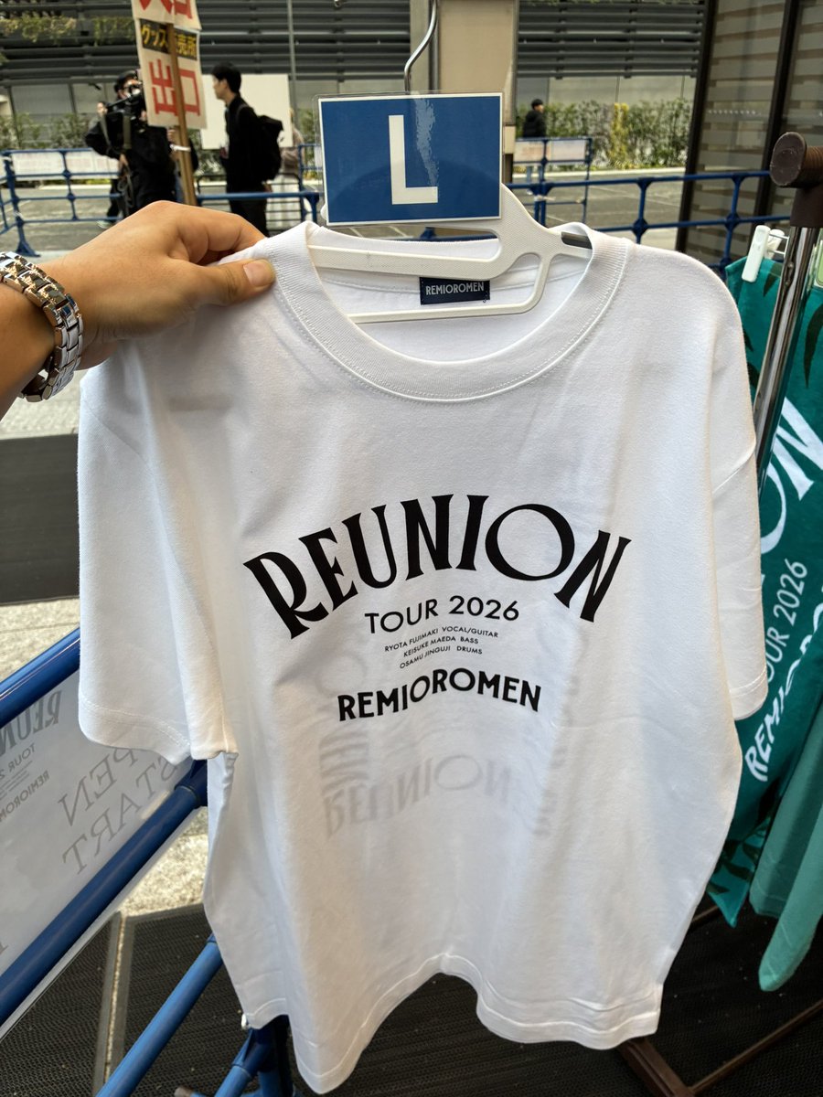 ツアーロゴTシャツの実物はこちら！ カラー:ブラック/ホワイト サイズ